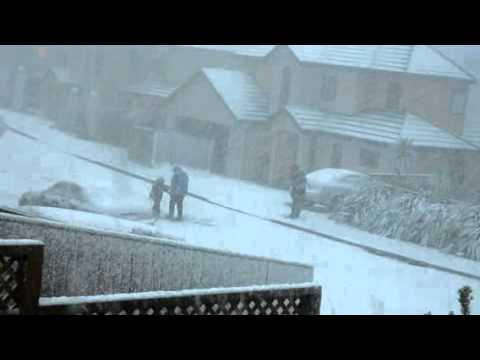 Snowing at Newlands, Wellington - 14-08-2011-00099-2.mp4