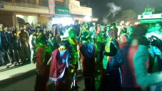 preview picture of video 'Desi Indian girl dance with dandiya on road in tonk'