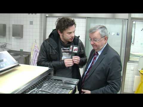 Malte schläft mit München - im Institut für Rechtsmedizin