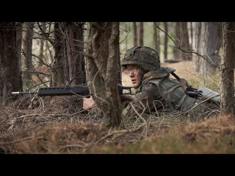 Das Verzögerungsgefecht: Übung mit scharfem Schuss - Bundeswehr