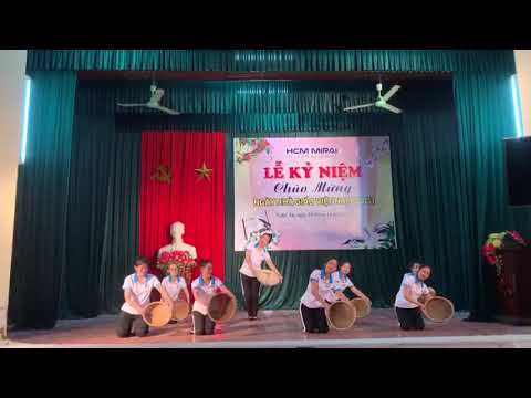 Thể hiện bởi Phương Thảo