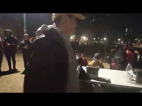 Violamentes en una locura máxima mental se enfrenta a la fixa máxima versátil y ironmandril