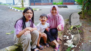 Download lagu SALSA AZAM BURIES A DEAD CAT 😭 IN FRONT OF THE HOUSE mp3 Download lagu SALSA AZAM BURIES A DEAD CAT 😭 IN FRONT OF THE HOUSE mp3