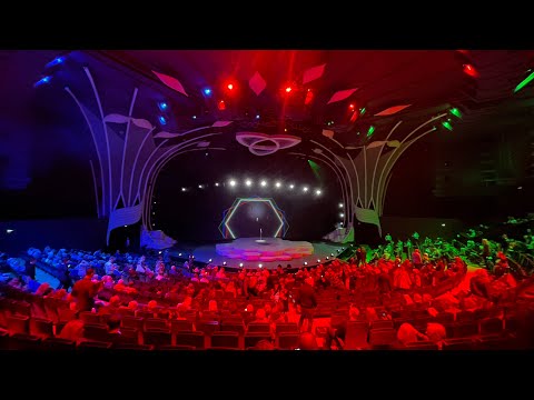 Unser 1. Besuch im Friedrichstadtpalast: FALLING IN LOVE; die größte Theaterbühne der Welt!