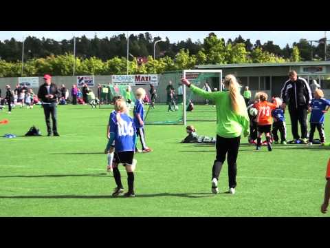 Fotboll: Helenelund (blå) - SFK Töj (1) 1/9-13