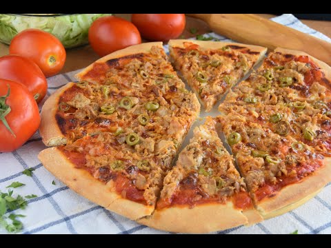 Pizza casera de atún y aceitunas