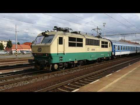 Lokomotiva 150.209-5 odjíždí ze stanice Otrokovice dne 18.9.2016