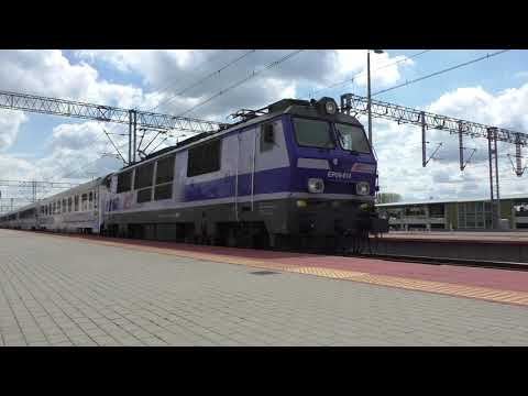 Odjazd EP09 IC Hetman z Tarnowa oraz stojący SN84