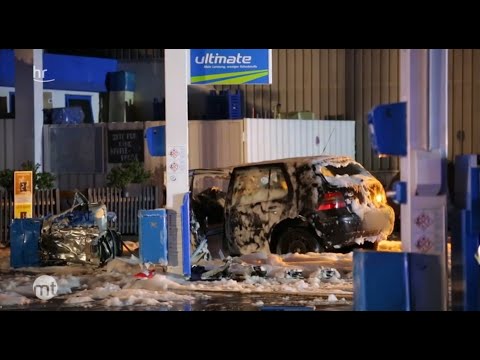 Mann rast auf der A66 in Tankstelle – Zapfsäule geht in Flammen auf | maintower