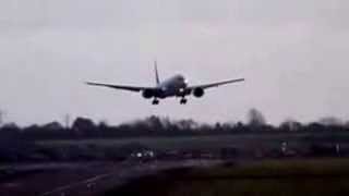 preview picture of video 'SCARY EMIRATES BOEING 777 ABORTED CROSSWIND LANDING BIRMINGHAM AIRPORT'