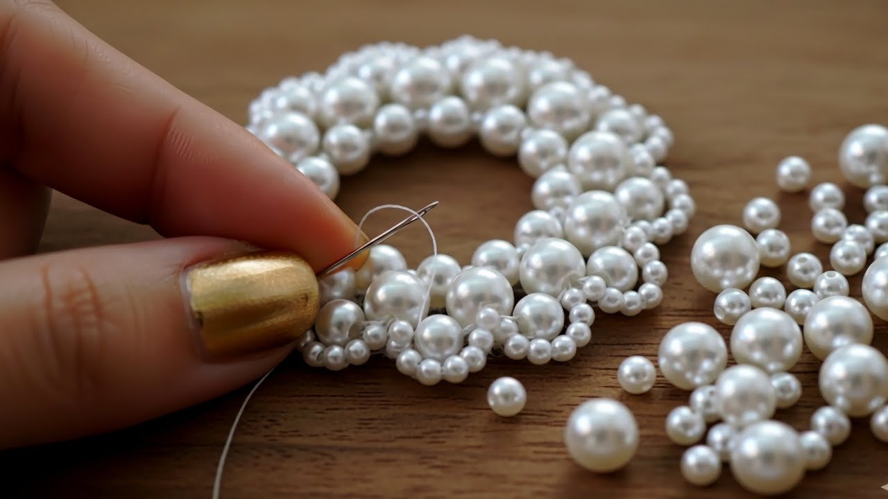 Styling Tips: Where's the Best Spot for ThisPearl Flower on My Outfit?۰🤔🤔🤔