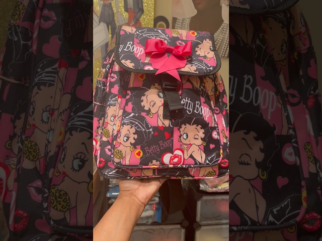Vídeo relacionado con Betty Boop Varsity-Mochila Heady, Burdeos, 24,5 x 29 cm, Capacidad 8 L