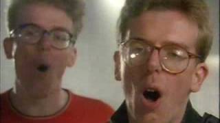 THE PROCLAIMERS - LULU SELLING TEA