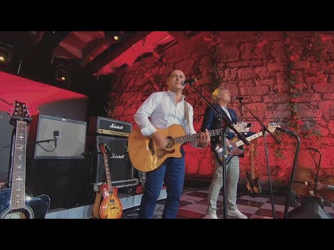 Normunds Jakušonoks, Saldās sejas, Guntars Račs - Es šonakt sēdēšu uz jumta