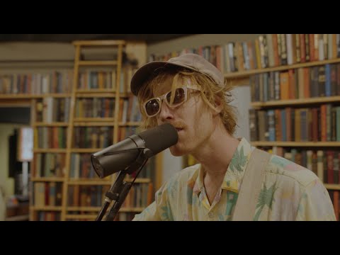 Ian George and the Knee Pockets video