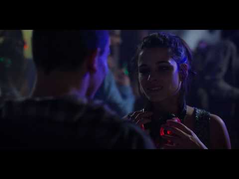 La Profezia dell'Armadillo: Scena film - Vampiri vs. Zombie