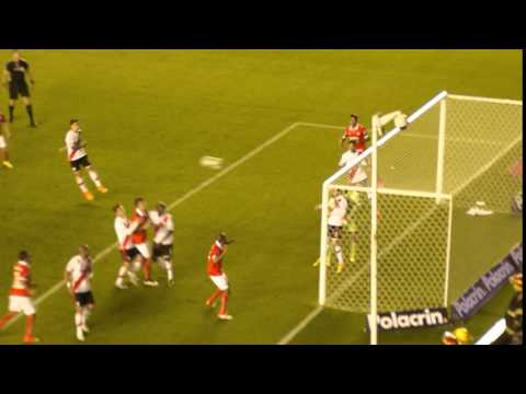 Independiente: Corner de Mancuello ante River casi olímpico (2015)