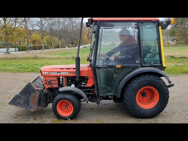830831 KUBOTA B8200 HST D 4WD -1990