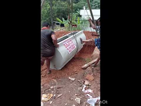സാജ് കോയുടെ കോൺക്രീറ്റ് സെപ്റ്റിക് ടാങ്ക് സൈറ്റിൽ കൊണ്ടുവന്ന സെറ്റിംഗ്