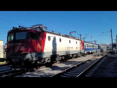 Mediaş: IR 1735 train (Bucureşti Nord - Cluj Napoca). Locomotive nr. 40 0879-9