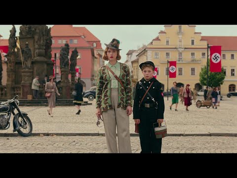 Jojo Rabbit 2019 - Foreshadowing Jojo's Mom's Death