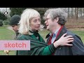 Marie Louise leidt haar nieuwe liefde om de tuin | Marie Louise