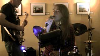 Nancy Hall sings "Green River"