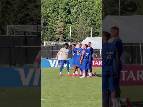 😂 Michael Olise prend goût à la voiturette pour venir à l'entraînement #fifaworldcuponyt #olise