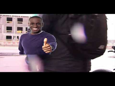 MongoTV - John spiser pølse ved tanken og hører russisk tramp