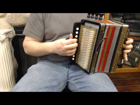1840 - Hohner HA 114 Cajun C LMMH 2 $695