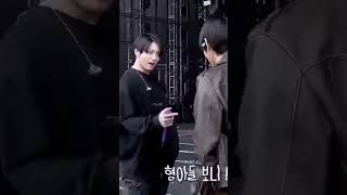 Download lagu Jk singing 'U R da cause of my euphoria' to Taehyung 💜..plis subscribe 💜#taekook #vkook #kookv#vjk mp3