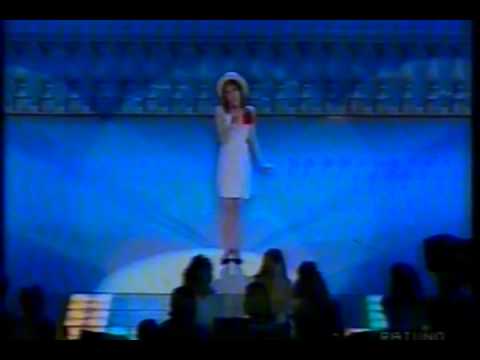 Mariella Carbonara sings Guarda che luna - Domenica In 1987-88