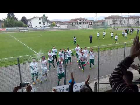 Moretta in Eccellenza: i giocatori sotto la curva...