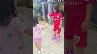 Download lagu Siang siang main gunting batu kertas bareng kak angel #funny #shortsviral #shortsfeed #trendingshort mp3