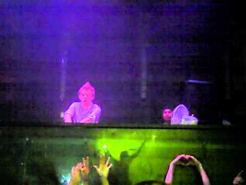 Mat Zo & Arty vs OceanLab - Satellite Dynamics (Mat Zo Mashup)