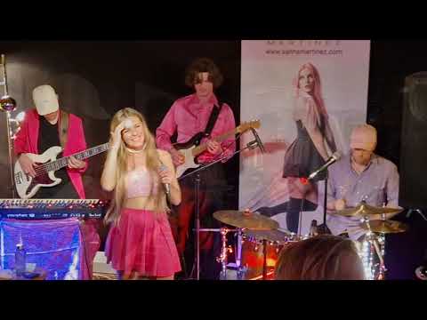 Swipe Right -  Sanna Martinez Live @The Node