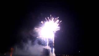 preview picture of video 'Caerphilly Castle Fireworks 2011'