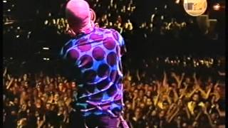 R.E.M. - Walk Unafraid (Live Köln 2001)