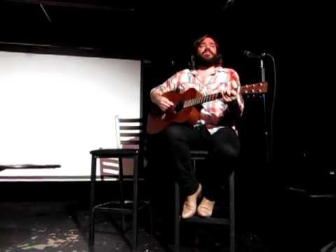 Matt Berry - Snuff Box theme song live acoustic (Toronto 03/08/2011)