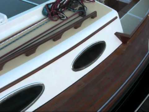 Alerion Express 28 with Teak decks