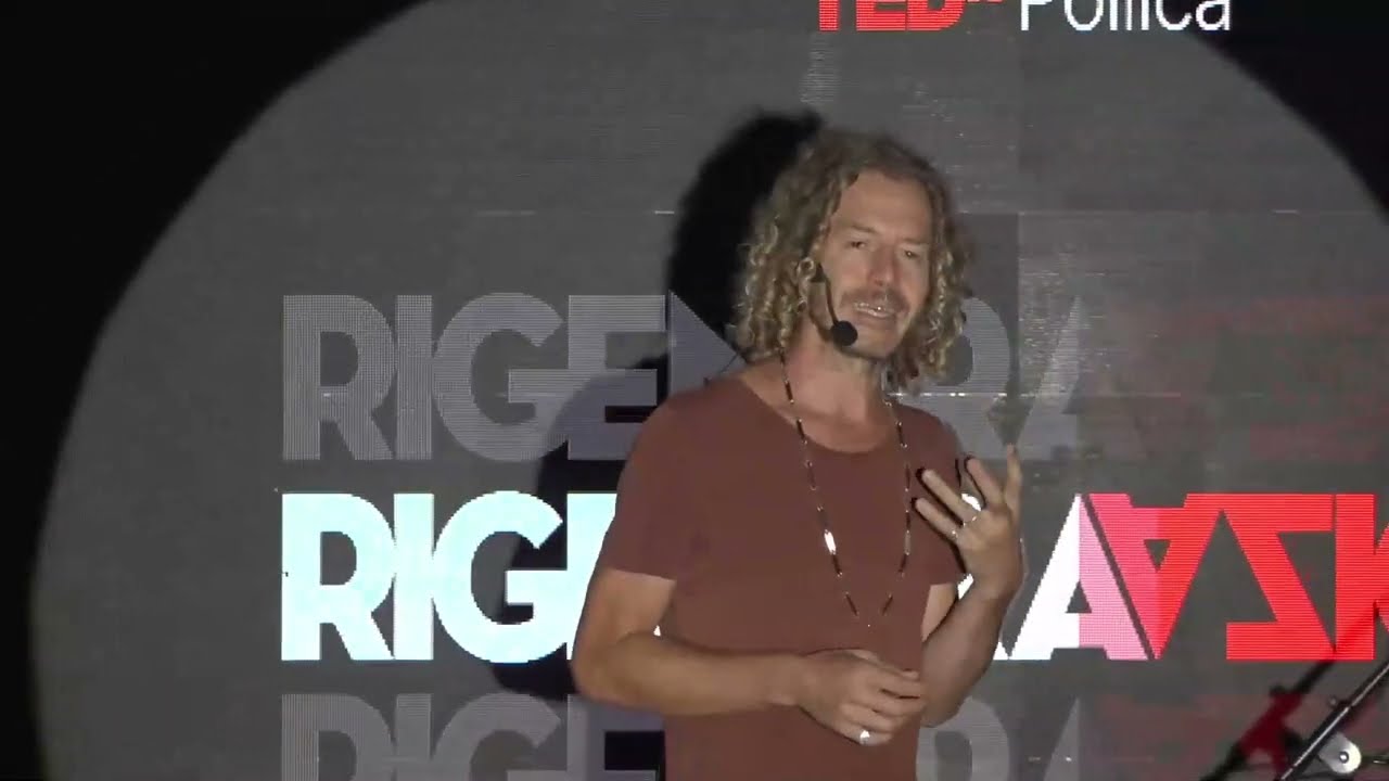 Creare con un’Intelligenza Artificiale Etica e Sostenibile | Alex Braga | TEDxPollica