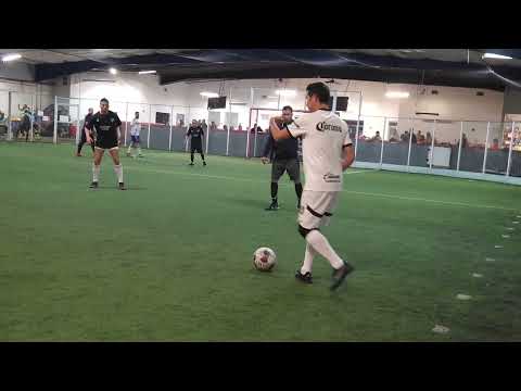 Over 30 Semi Final Arsenal (Black) vs La Raza (White)