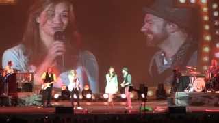 Sugarland Brings local girl on stage to sing baby girl