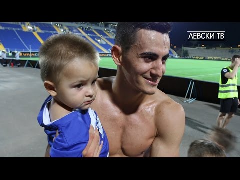 ВИДЕО: Малчугани обградиха играчите на Левски