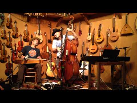 Cakewalk Into Town (Live) - Tom Freund and Ben Harper