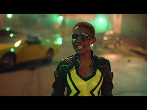 Lightning (Jennifer) hits the Streets to Stop A Gang War Scene (Black Lightning 4x02)