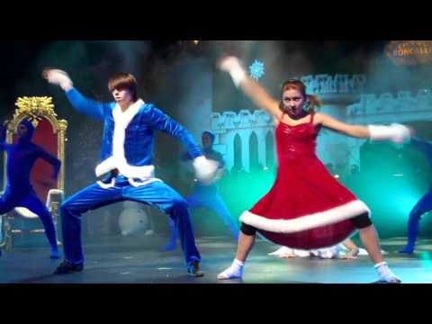 Roncalli-Show mit klassicher Musik und Artistik in Bremen