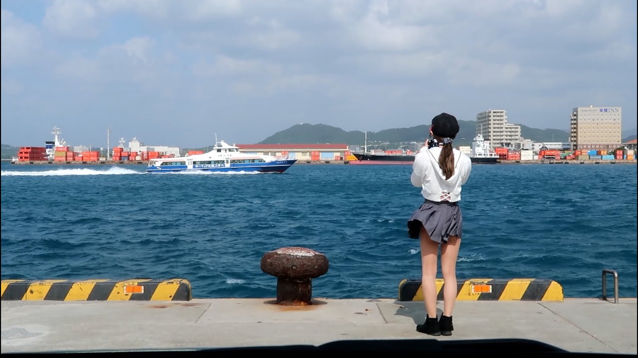 冬でも暖かい石垣島を、ミニスカートで散策🚢
