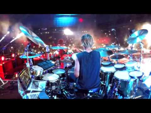 Brendan Buckley w/Shakira "Si Te Vás" live Barcelona 7/6/18