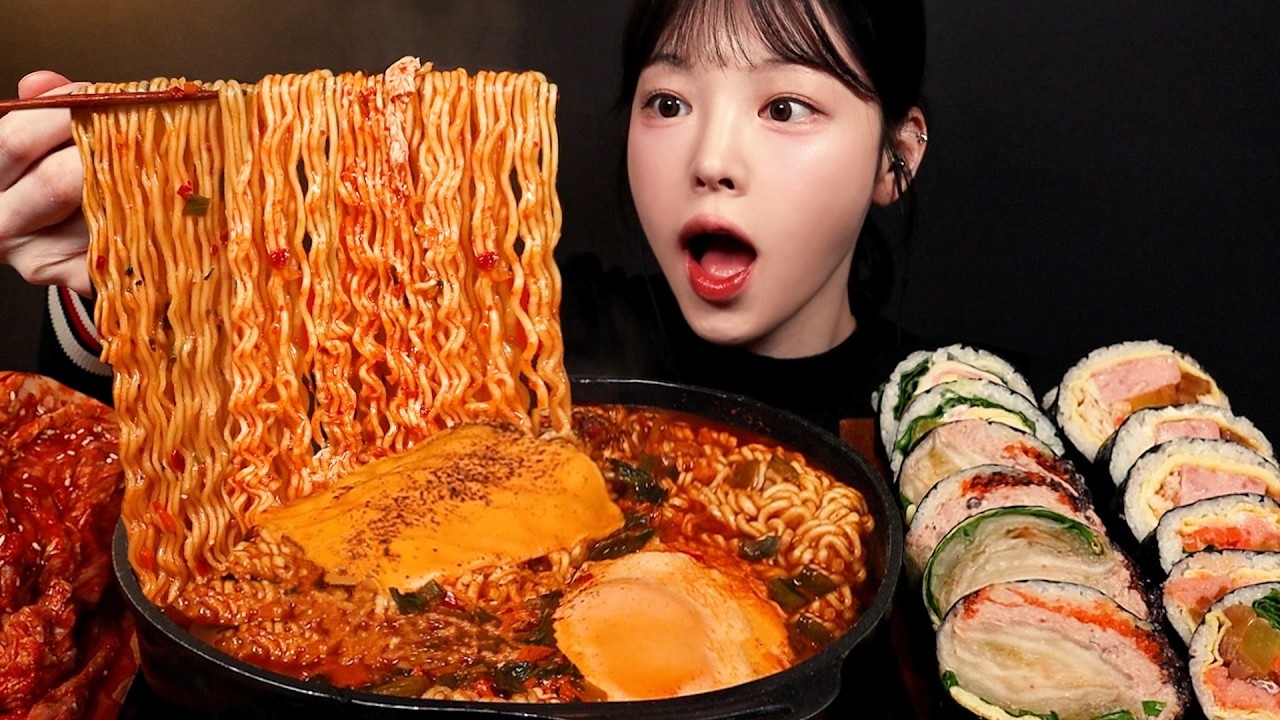 SUB)자극끝판왕🔥열라면에 체다치즈 후추 뿌려서 먹방! 스팸 묵참김밥까지 분식 꿀조합 Spicy Ramyeon & Gimbap 